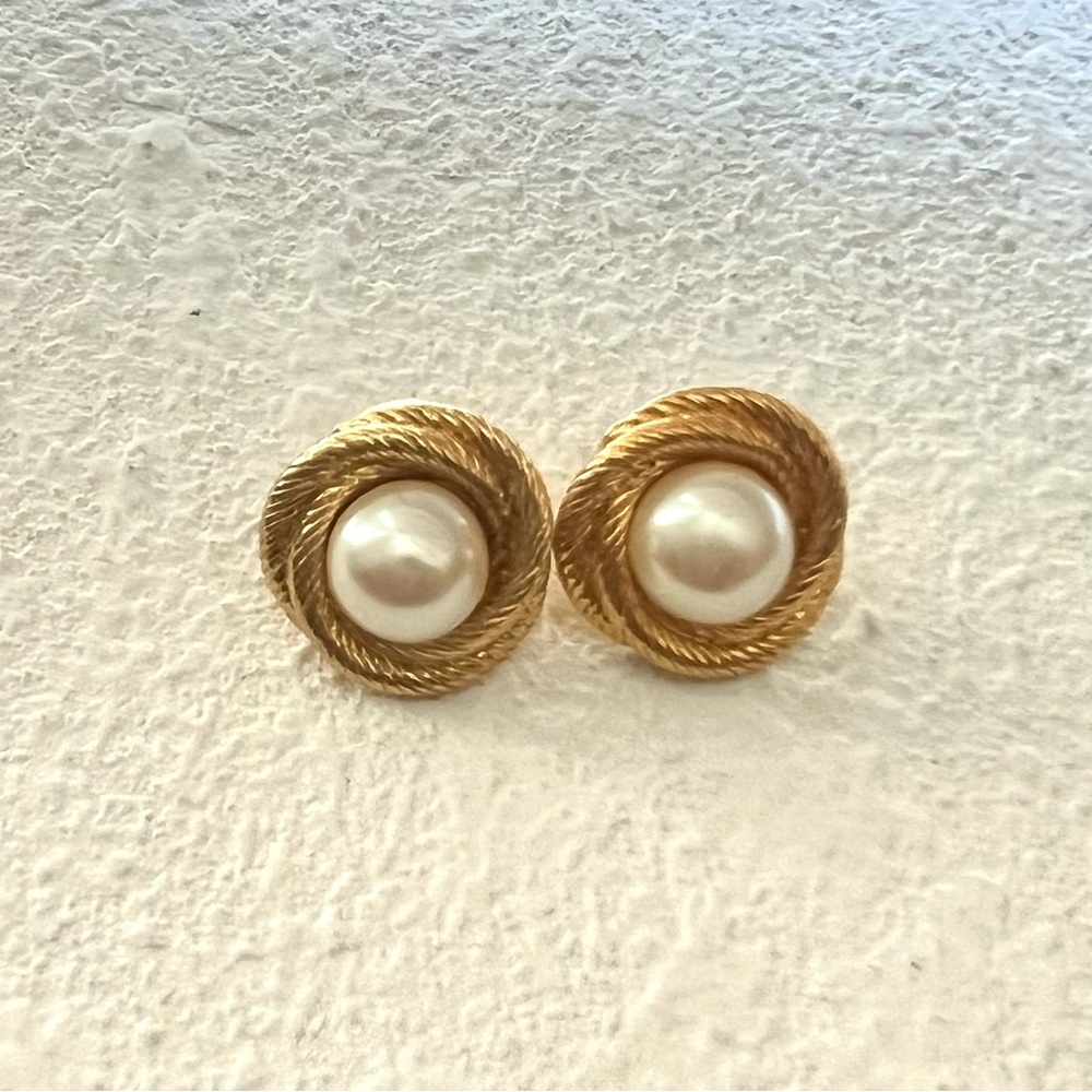 Vintage Monet Pearl Gold Classy Stud Earrings